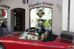 Algades Herre Fris&oslash;r v/Helene R&oslash;nn Clausen