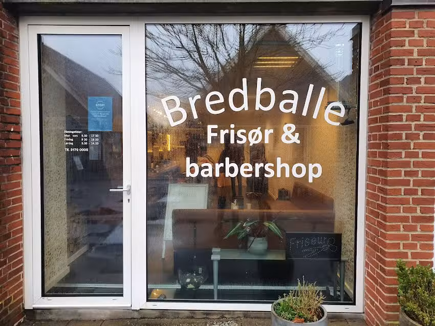 Bredballe Fris&oslash;r & Barbershop