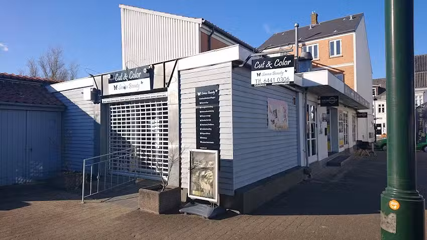 Cut And Color v/Akram Solimani Dogaheh