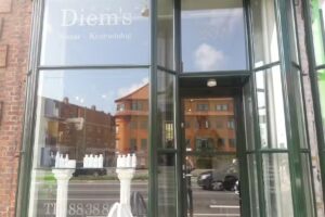 Diem’s frisør og kosmetolog