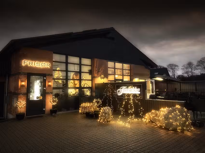 Frederikke`s Fris&oslash;r & Make-up Studio | Eksklusiv Salon