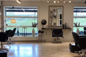 Fris&oslash;r A &ndash; h&aring;r & hudpleje