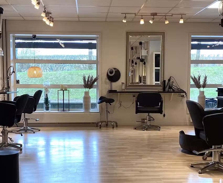 Fris&oslash;r A &ndash; h&aring;r & hudpleje