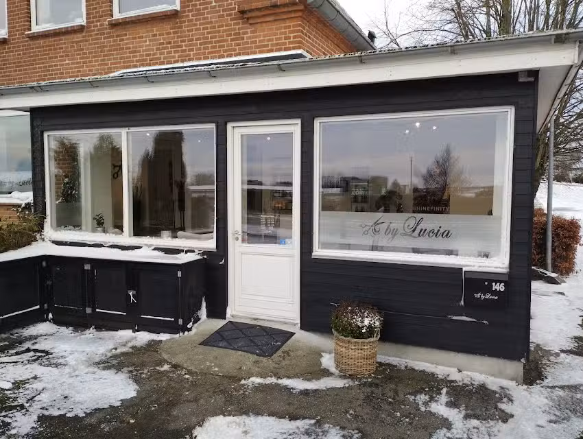 Fris&oslash;r byLucia