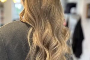 Fris&oslash;r Clara Velv&aelig;re