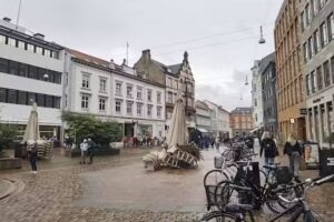 Fris&oslash;r Claus Thy