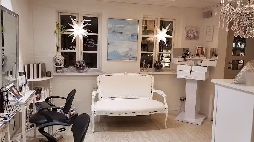 Fris&oslash;r i Viborg Anika&rsquo;s Fris&oslash;r & Sk&oslash;nhedscenter