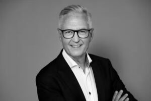 Fris&oslash;r Johnny Brink, Klippehj&oslash;rnet.