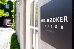 Fris&oslash;r Mia B&oslash;dker