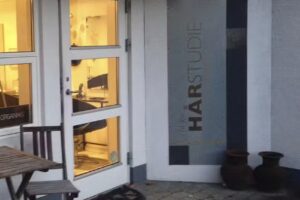 Fris&oslash;r PARK by Gammel Ry H&aring;rstudie Ry