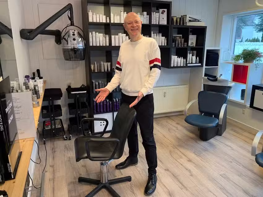 Fris&oslash;r Studio v/Reg Downey