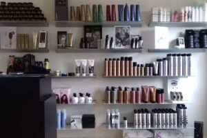 Fris&oslash;r Stuen v/Kathrina L&aelig;gdsgaard