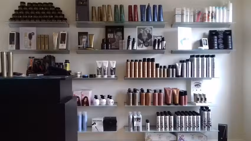 Fris&oslash;r Stuen v/Kathrina L&aelig;gdsgaard