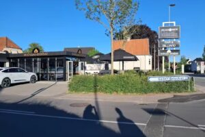 FRIS&Oslash;REN/ MERETHE LIS OSTERHAMMEL