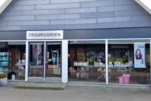 Frisørgården/ v Janni Møller