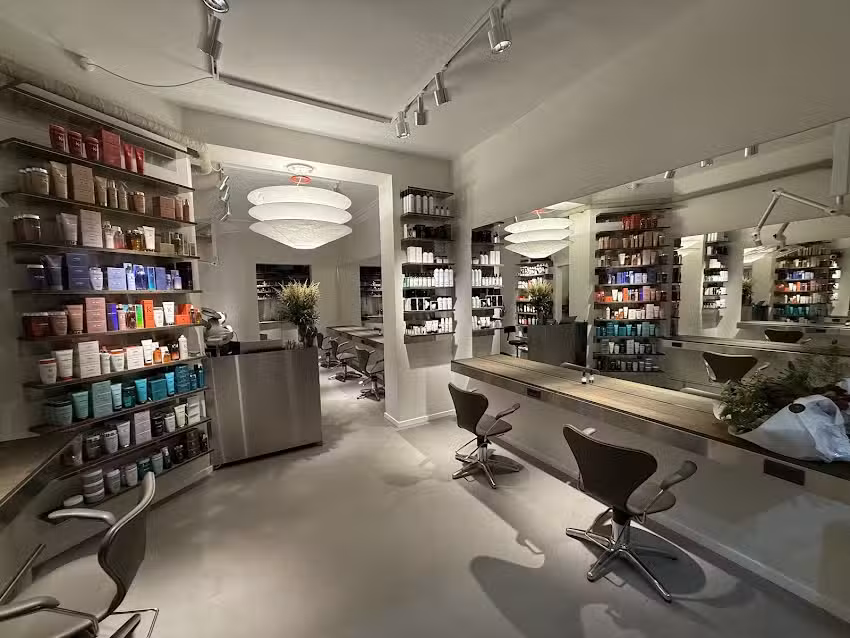 Hairdresser & Make up. S&oslash;ren-Henrik Lange