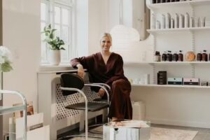 H&Aring;NDV&AElig;RK/v. Caroline Munk Simonsen