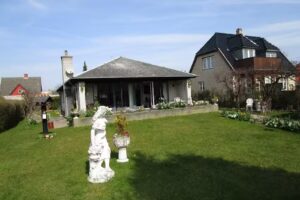 June`S Fris&oslash;r