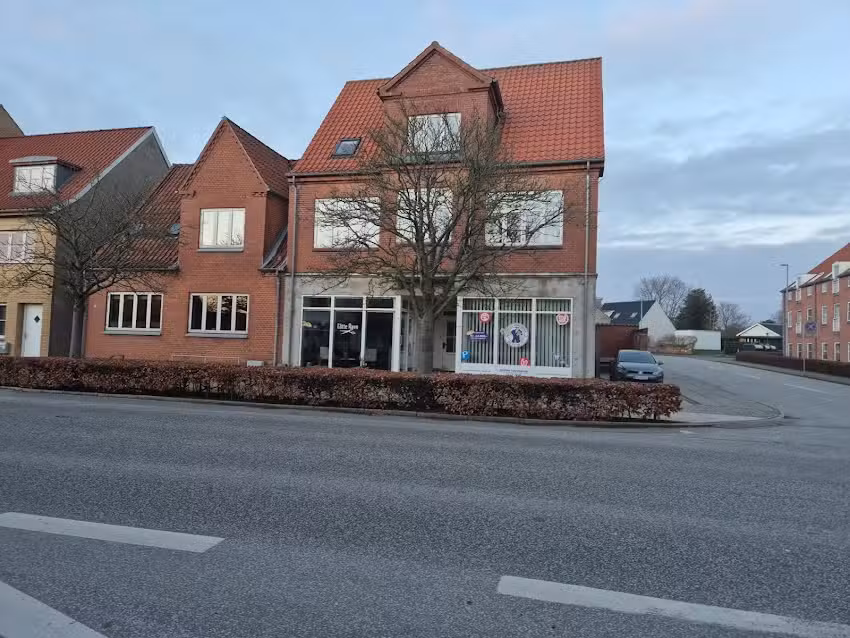 Lotte Ravn Fris&oslash;r