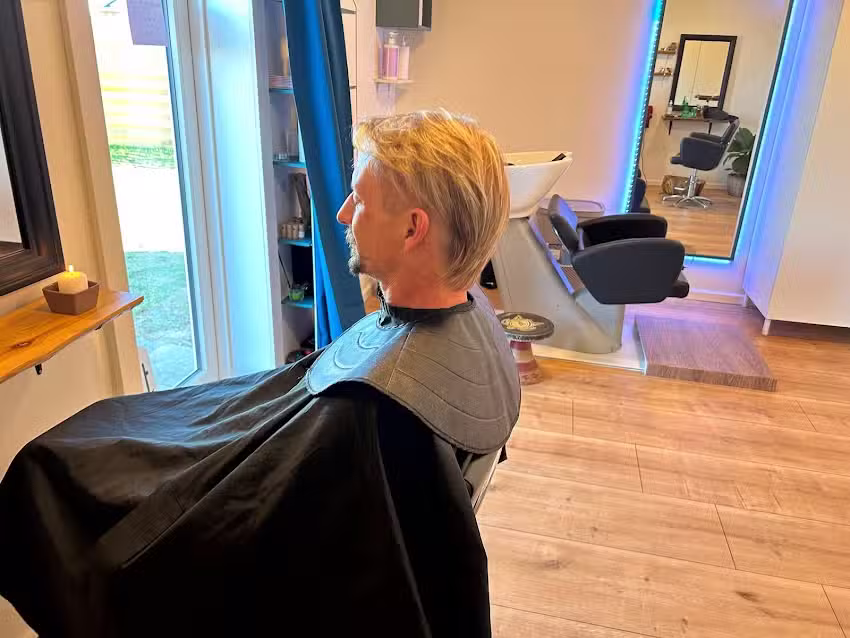 Mia Secrets Hairstyle