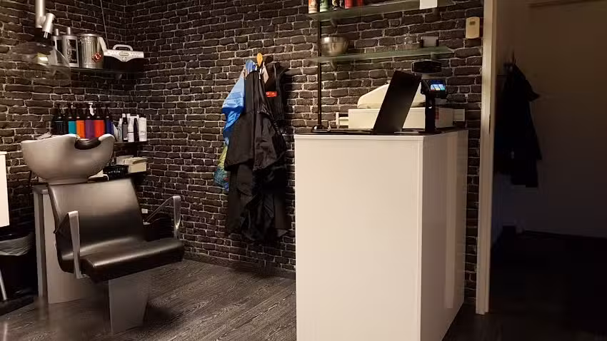 Morgenh&aring;r Familiens Fris&oslash;r (Sanne Sensbery Madsen)