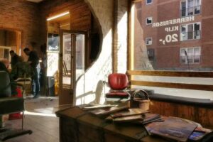 Perfecto Salon v/Imad Anis Harisi