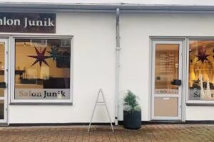 Salon Junik Aps