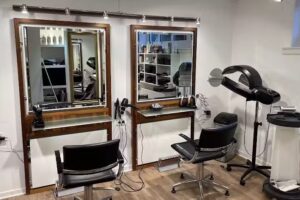 Salon Petit v/ Lone &Oslash;stergaard