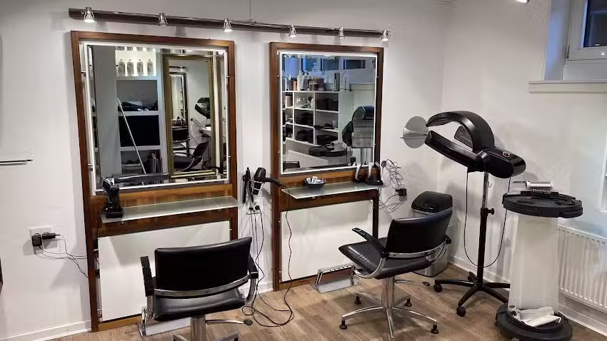 Salon Petit v/ Lone &Oslash;stergaard