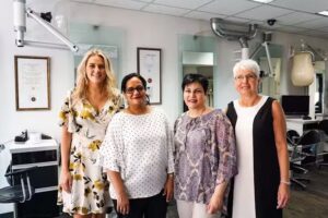 Salon Shade Fris&oslash;r Holb&aelig;k