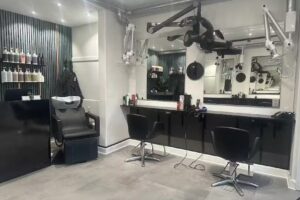 Salon Shine Holb&aelig;k &ndash; Fris&oslash;r