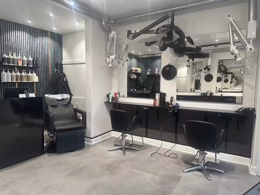 Salon Shine Holb&aelig;k &ndash; Fris&oslash;r