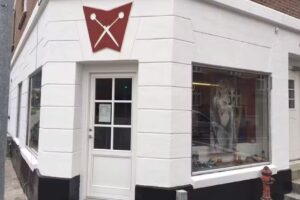 Vestbyens herrefris&oslash;r v/ fris&oslash;rmester Leif Johansen